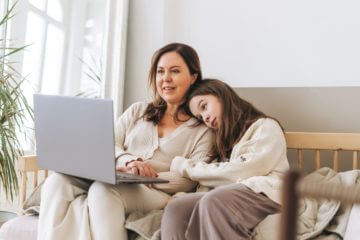 7 Financial Lessons Financial Mom Experts Want Girls To Know
